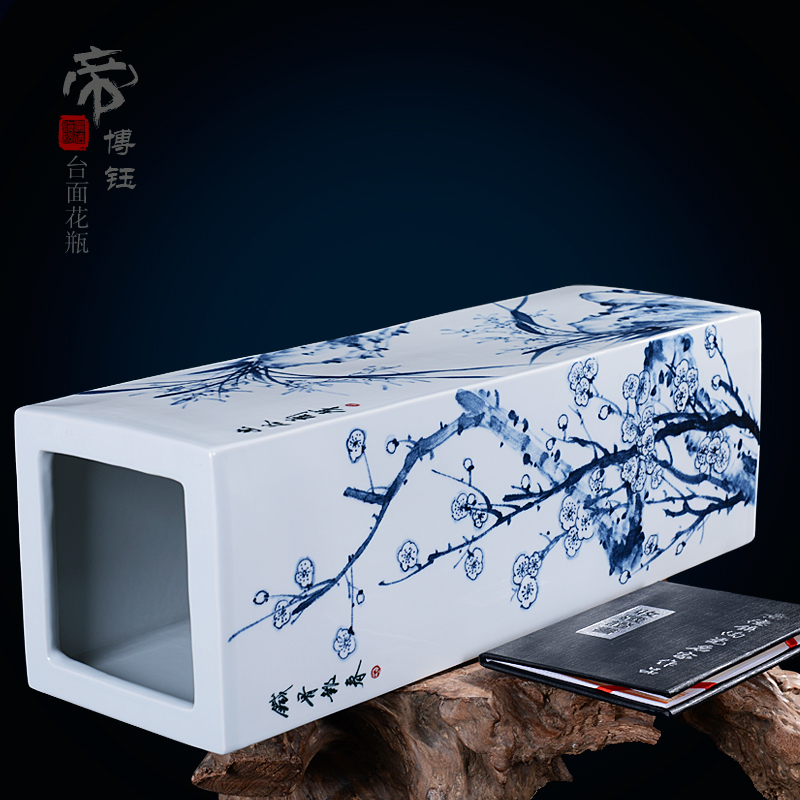 Jingdezhen ceramics by hand draw the traditional Chinese painting landscape vase by patterns with Chinese style sitting room adornment is placed