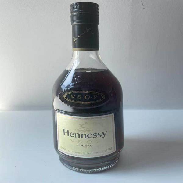 Negotiable Price for Old Model Hennessy Vsop 700ml Cognac Brandy, No Box, Practically Repairable Negotiable Price for Old Model Hennessy Vsop 700ml Cognac Brandy, No Box, Practically Repairable