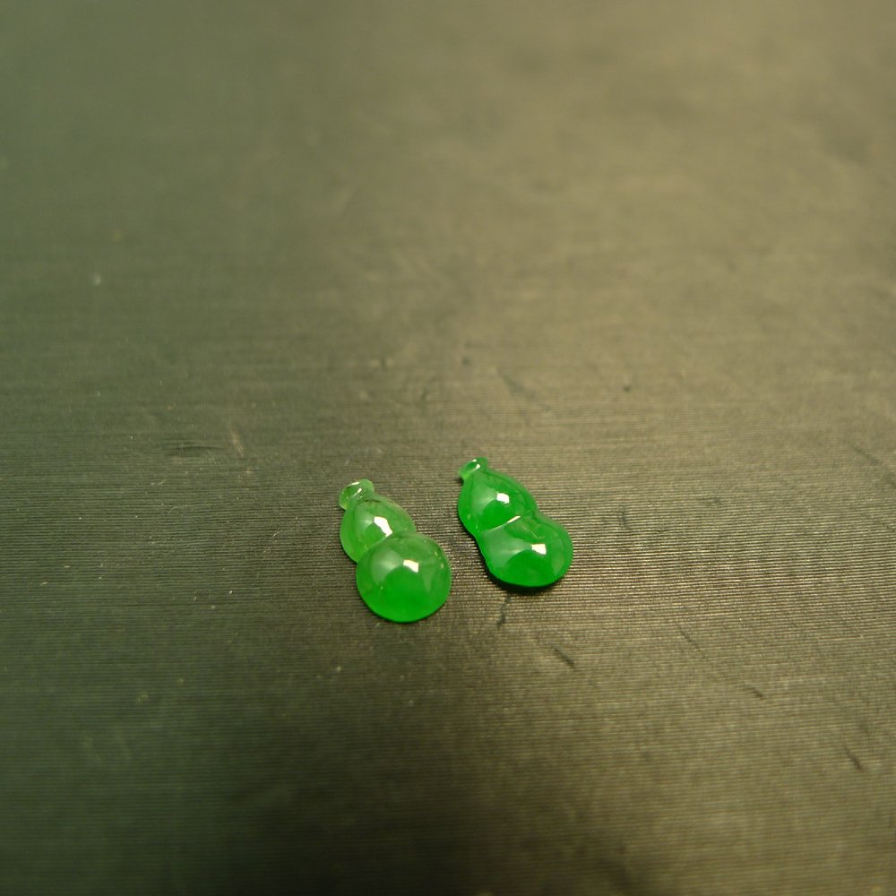 Ice full of green natural grade A jade gourd ring face