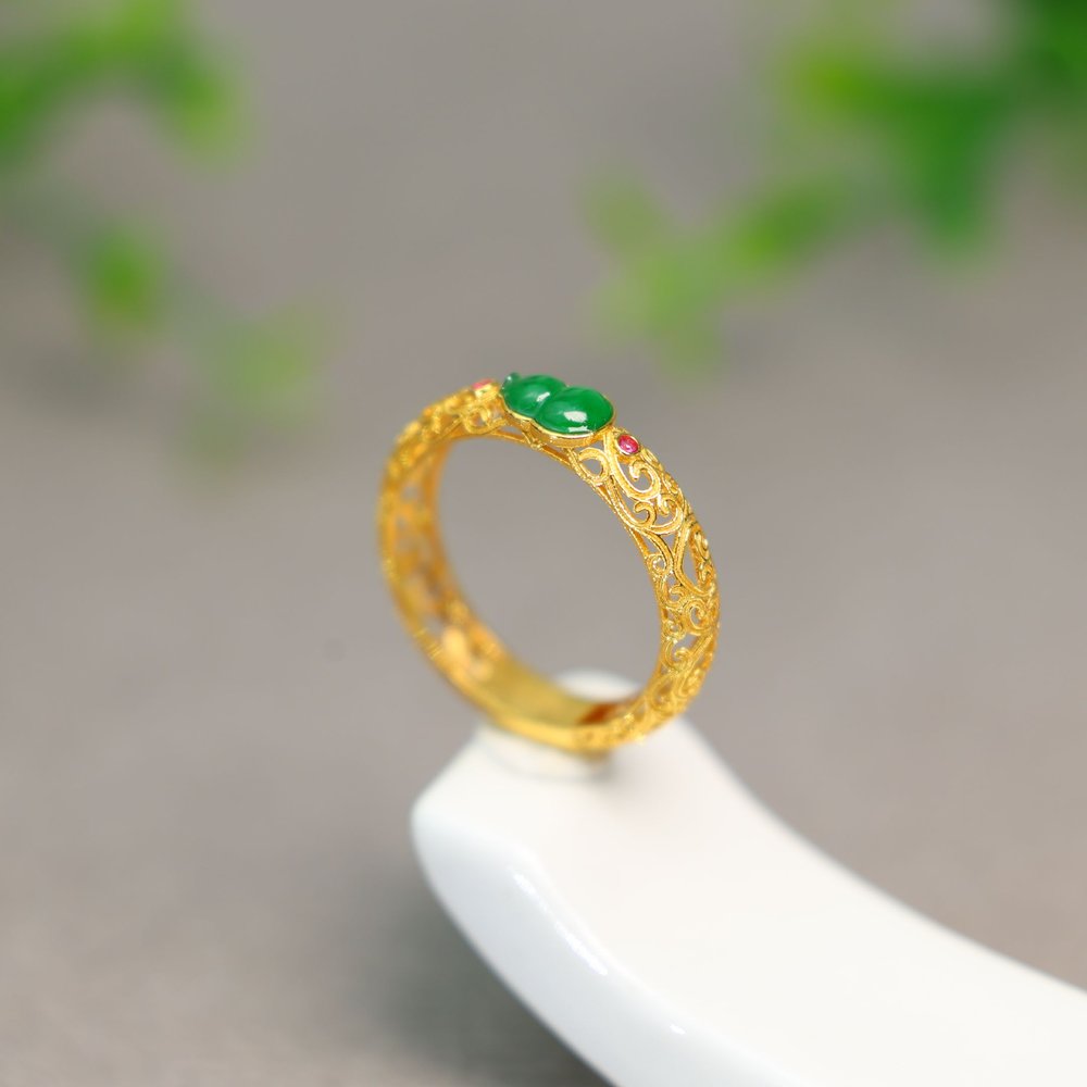Ice-filled green Burmese natural A-grade gourd ring