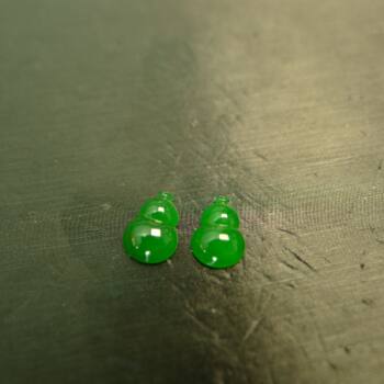 Ice full of green natural grade a jade gourd ring face