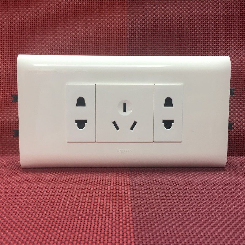 Legrand slot bracket Two-eye three-eye Two-eye slot Modular socket Three-eye 10A