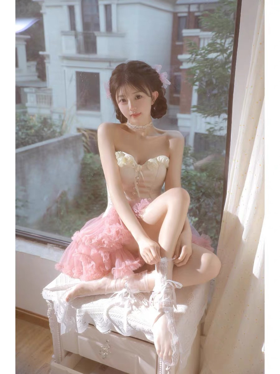 24 Summer New Style Satin Rose Niche Design French Retro Fishbone Corset Vest Skirt Set