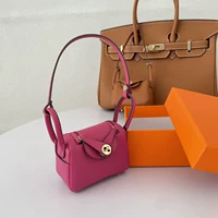 Роза красная