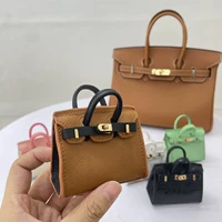 Коричневый черный и дай пони