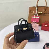 Черный рисунок личи Отправить лошадь