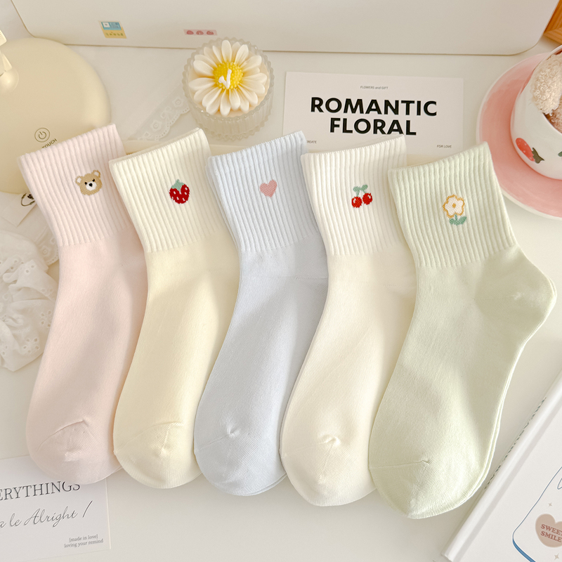 2026 New Popular Colorful Cartoon Socks for Women, Cotton Mid-Calf Socks, Sweet and Cute for Autumn and Winter, Suitable for Sports in Spring and Autumn