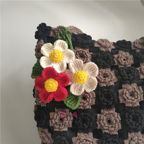 (Shiyue) Hand-woven wool small red flower bag pendant forest flower key car pendant crochet finished product
