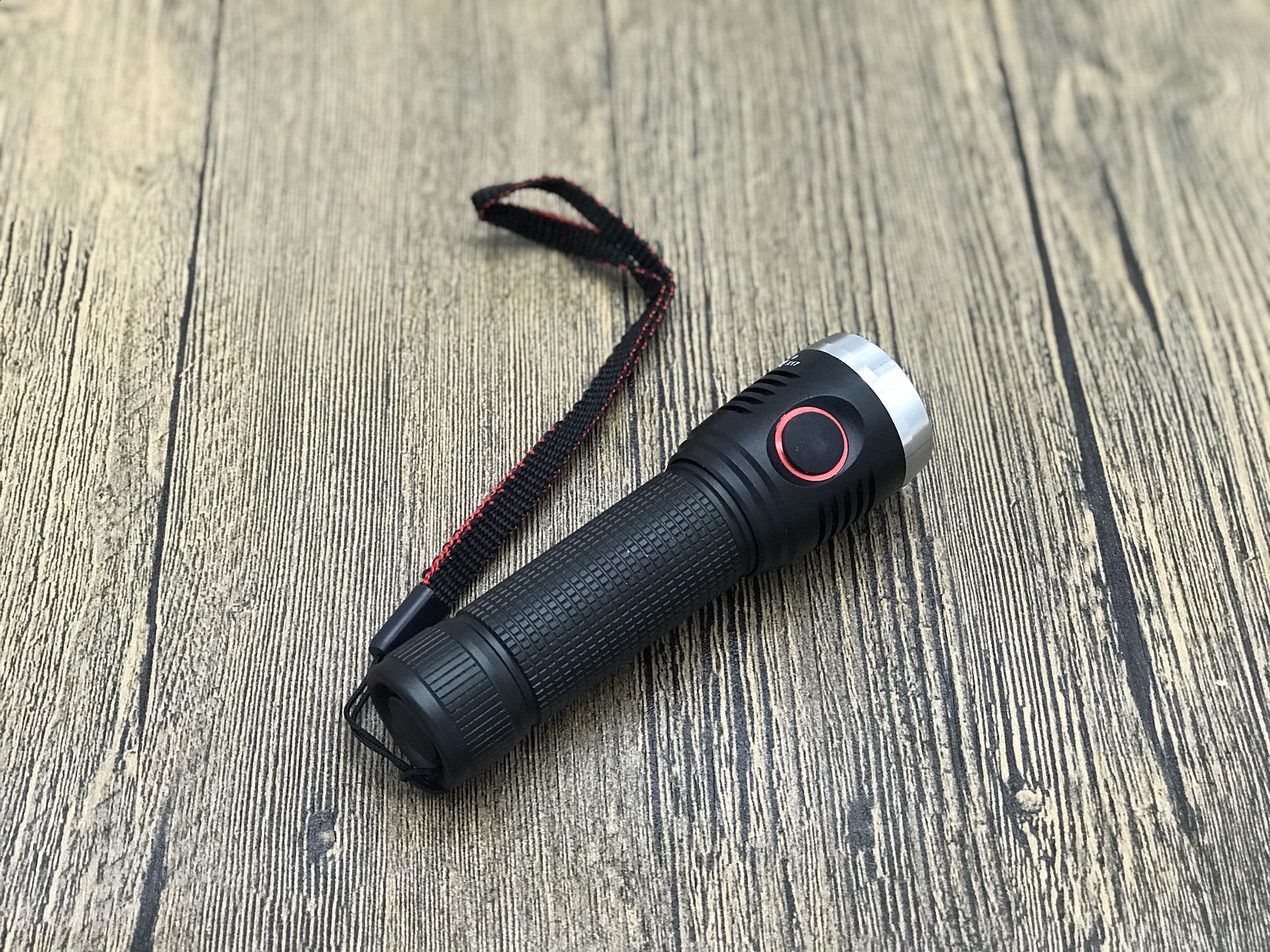 Forest Tiger x 17 strong light flashlight lights cycling outdoor activities adventure carrying convenient white standby 5 hours rain - proof