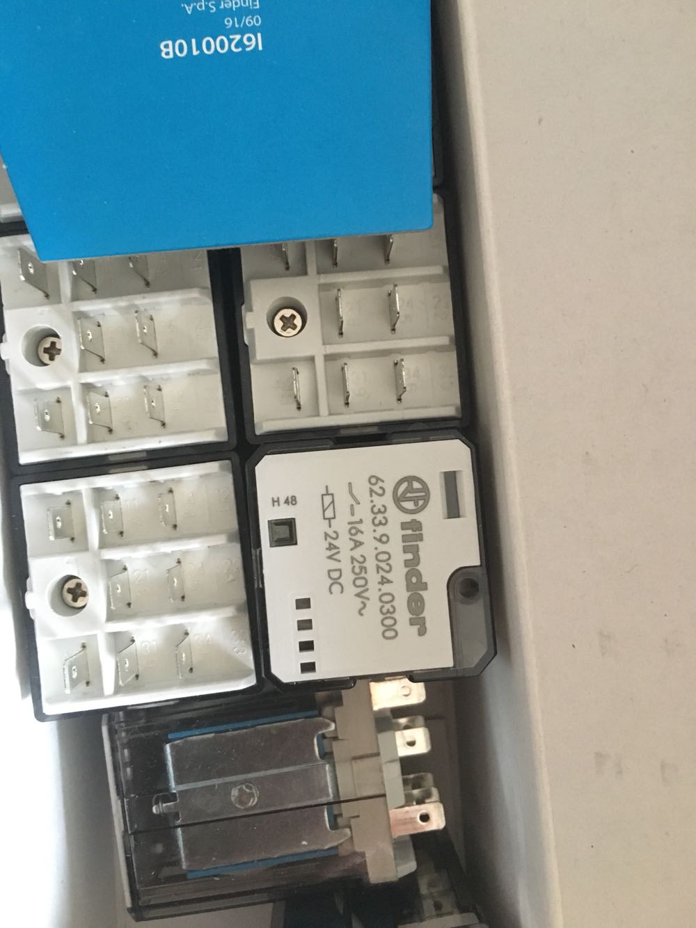 62 33 9 024 0300 62 33 FINDER relay Power relay 92 03 base