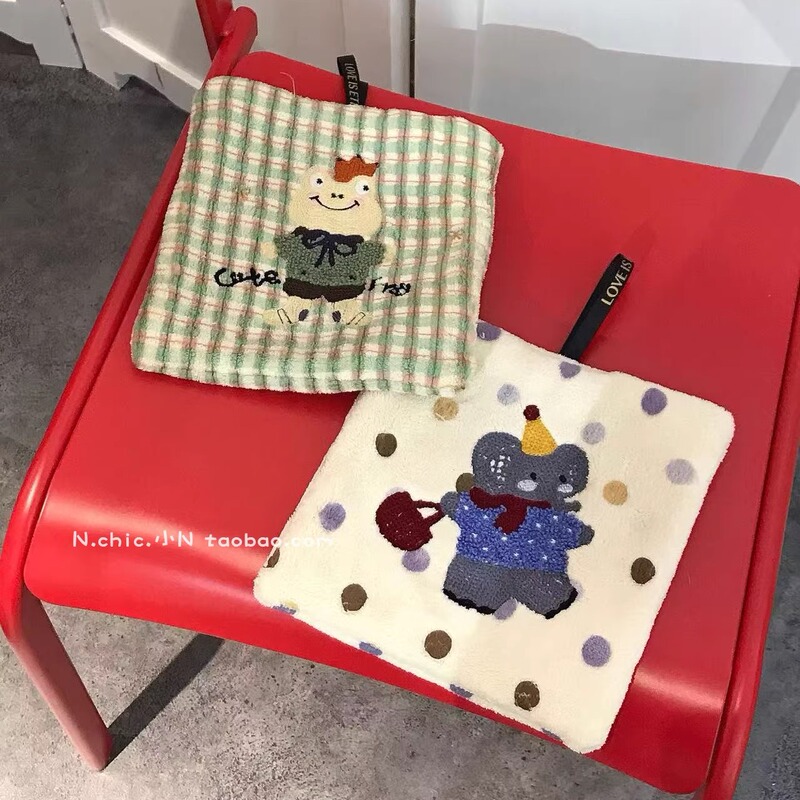 High-Quality Embroidered Frog and Elephant Coral Fleece Hand Towel, Thickened, Absorbent, Lint-Free, Kitchen Deodorizing Hand Towel