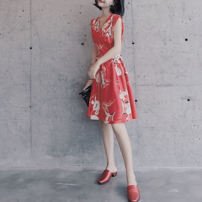 Daxi tự chế mùa hè mới màu đỏ retro in tính chữ thập V cổ được mỏng bọc dây đeo đầm quan ao nu