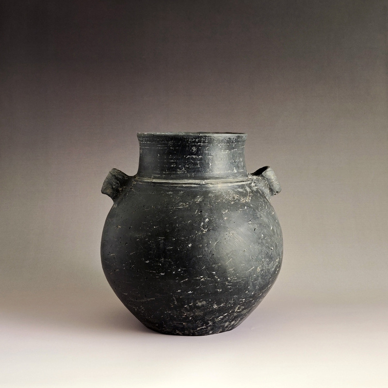 Liangzhu Culture Black Pottery Ear-Hooked Jar, Authentic Folk Collection, Primitive Ancient Pottery, Distressed Decorative Piece, Free Shipping
