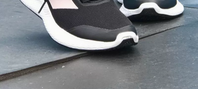 Giày Adidas nữ 2020 mùa hè mới đệm nhẹ lưới giày chạy thể thao thoáng khí FW7466 - Giày chạy bộ