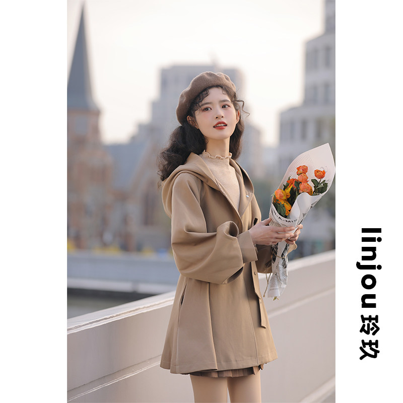 Ling Jiu Lian Hat Windsuit Jacket Woman Spring 2022 New short and small sub Yingren Wind design senses waist and large clothes