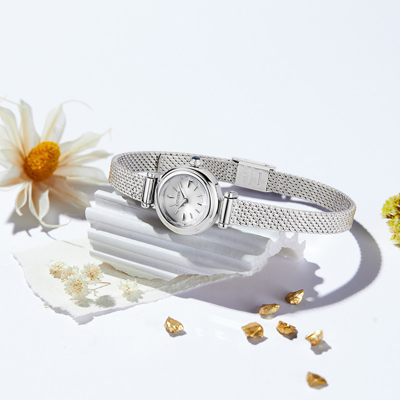 Citizen Flagship Store Official Website Genuine Kii Series Eco-Drive Fashion Square Dial Small Square Watch Women's Watch Eg7040