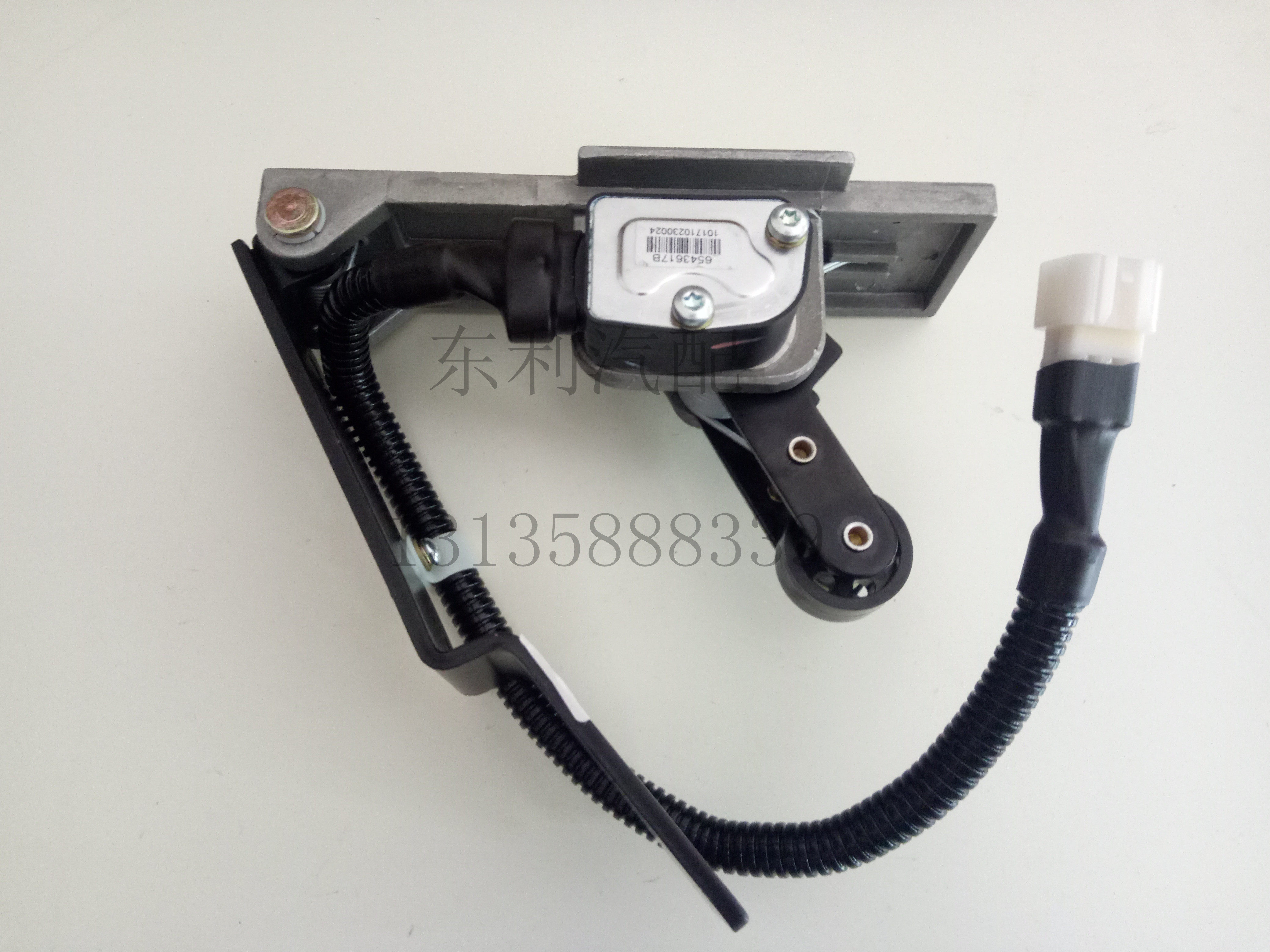 Dongfeng Dolica electronic accelerator pedal D6 D7 D8 original spot acceleration K6 K7K8 Caput