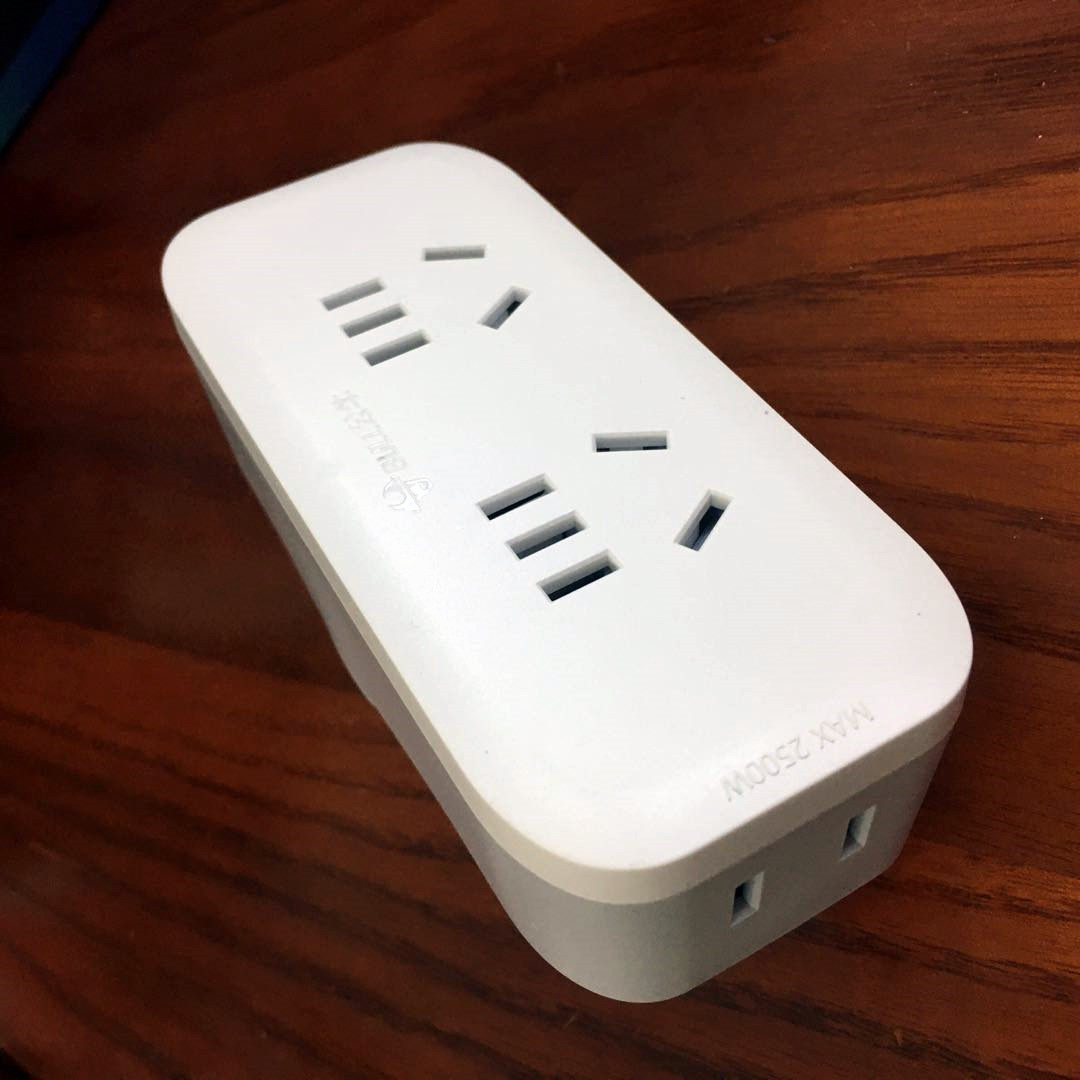 BULL bull one turn multi-expansion socket converter GN904 one turn four 1 drag 4 plug-in board 2500W-10A