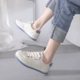 人本 Белые женские туфли, новинка 2025 года, весенняя женская обувь на плоской подошве, спортивные весенне-осенние кроссовки, повседневные 𫔮Корейская женская обувь