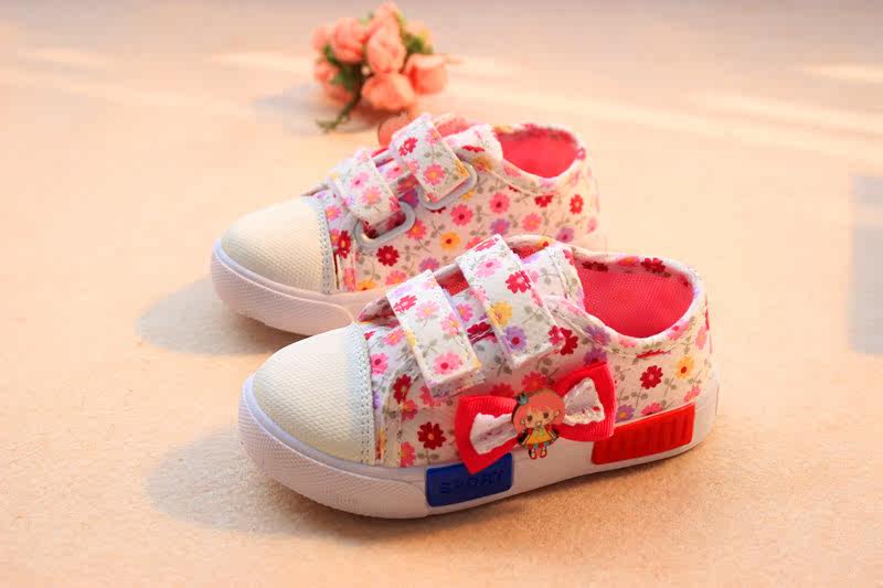 Baskets enfants en autre brodé pour printemps - Ref 988360 Image 5