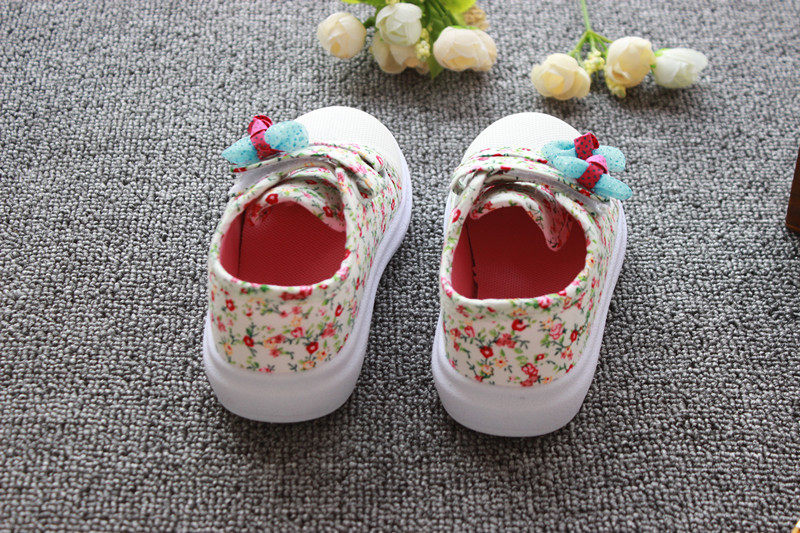 Baskets enfants en autre brodé pour printemps - Ref 988360 Image 12