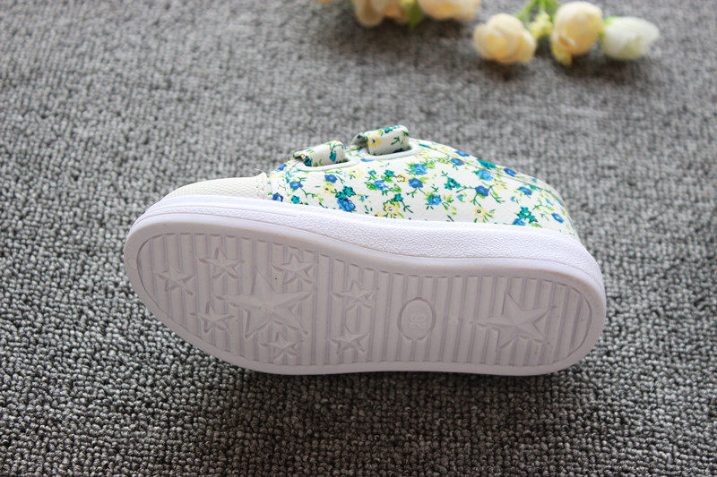 Baskets enfants en autre brodé pour printemps - Ref 988360 Image 17