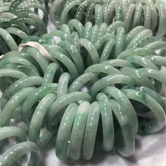 Natural jade bracelet 10x1 jade loss elegant women