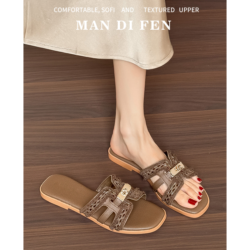 Fashionable Woven Flip-Flops for Women, Summer Outdoor Flat Sandals with Metal Decoration, Casual Beach Shoes
