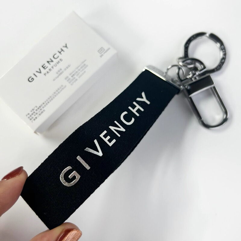 Good Texture~ Givenchy Official Merchandise Givenchy 4g Logo Keychain Silver Metal Keychain Good Texture~ Givenchy Official Merchandise Givenchy 4g Logo Keychain Silver Metal Keychain