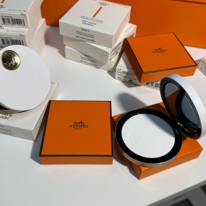 Hermes · Special Offer on Fractures! Hermes Matte Powder Compact # 01 21 Is the Year of Production.