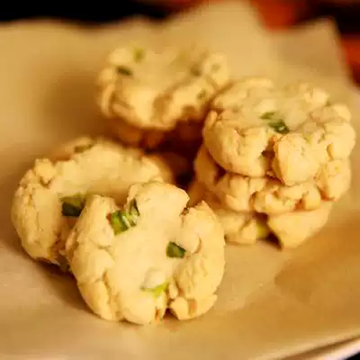 Apricot Flower House with green onion oil peach cake biscuits savory pastries Shanghai peach crisp chicken cake