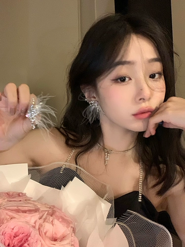 Милые белые дизайнерские серьги, коллекция 2023