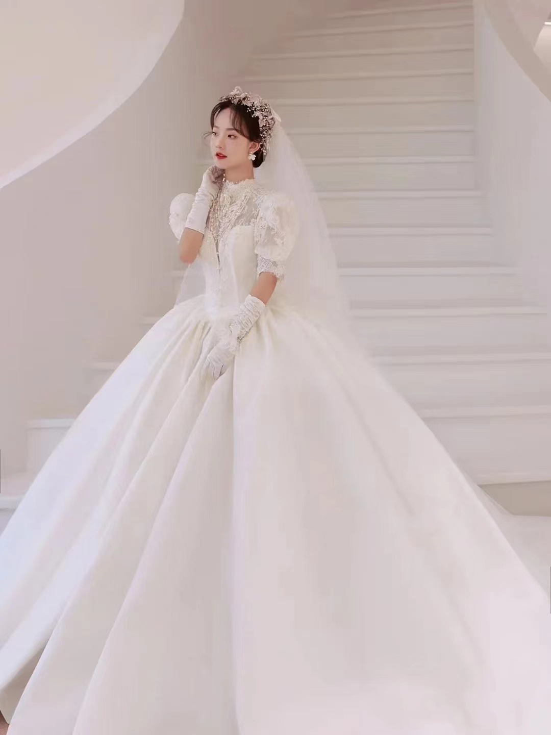 Satin light wedding dress 2024 new bride French -style high -level retro -out gauze gauze long tail spring main yarn Satin light wedding dress 2024 new bride French -style high -level retro -out gauze gauze long tail spring main yarn