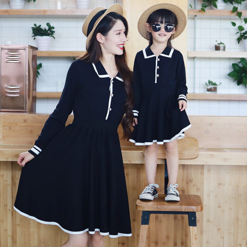 Parent-child wear autumn wear a family of three and four net red mother and daughter dresses Western style sweater black 2020 new trend