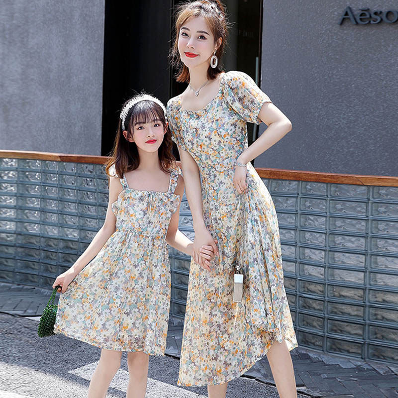 French parent-child dress summer 2022 new trendy chiffon floral Western style mother and daughter dress net red vibrato Korean version