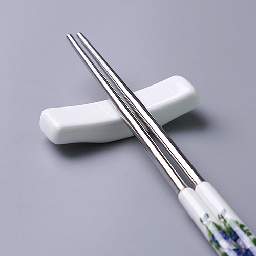 Contracted and pure white ipads porcelain run chopsticks holder frame ceramic and chopsticks chopsticks chopsticks Korean spoon holder frame pillow hotels