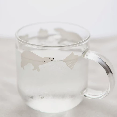 Белый медведь стеклян