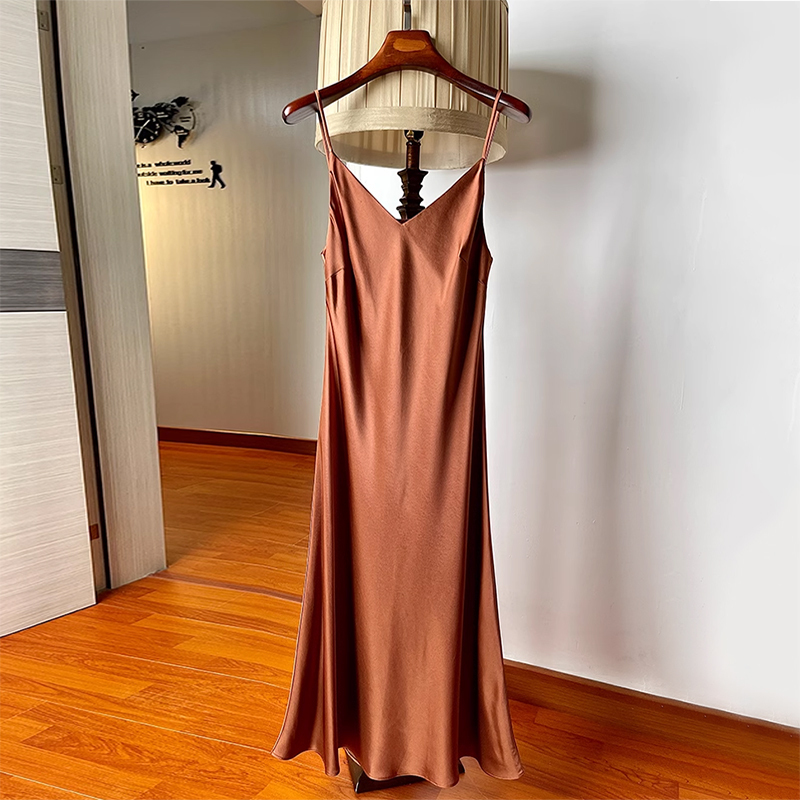 V-Neck Satin Acetate Slip Dress, Mid-Length, High-End Feel, Inner Layering Dress, Thin and Drapedy for Spring, Summer, and Autumn