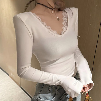Pure Desire V-Neck Thin Velvet Padded Shoulder Lace T-Shirt for Women 2025 Autumn White Unique Beautiful Top Brushed Warm Shirt