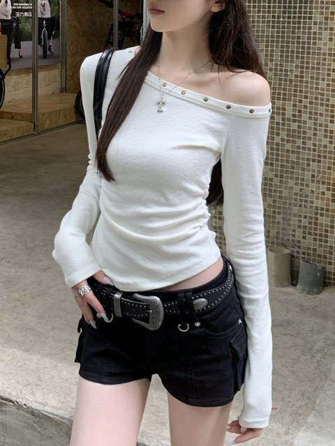 Trendy Korean Style T-Shirt with Unique Shoulder Design, Pleated Design, and Studded Details for Women, New Autumn Collection