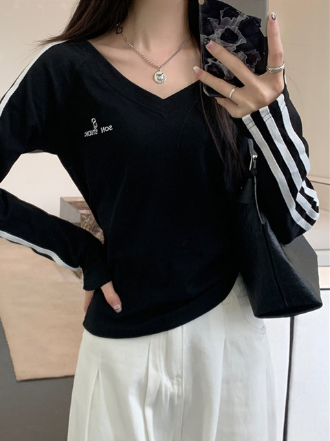 2025 Autumn New Striped V-Neck Versatile Long-Sleeve T-Shirt for Women, Slim Fit Base Shirt, Korean Chic Unique Top