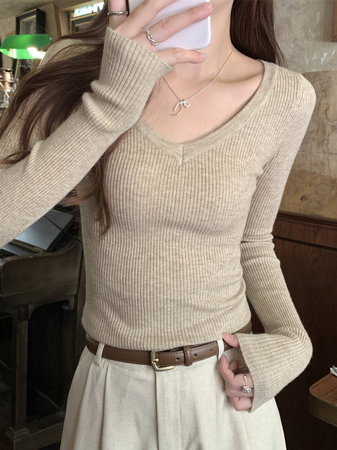 Korean Style Retro Slim-Fit V-Neck Knit Sweater for Women 2025 Autumn Solid Color Basic Inner Layer Versatile Elegant Top