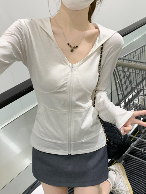 Korean Chic White Hooded Sun Protection Cardigan for Women, Summer Slim-Fit Thin Long-Sleeve T-Shirt, Sexy Fishbone V-Neck Top
