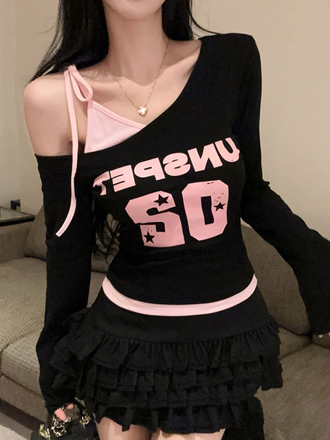 High Street Style One-Shoulder T-Shirt for Women, New Autumn Design with a Fake Two-Piece Look and Color-Blocking