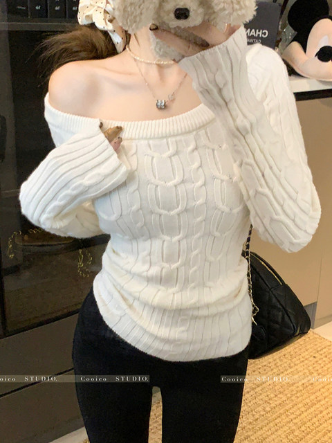 Korean Chic Twist-Knit High-End Off-Shoulder Sweater for Women 2025 Autumn and Winter Retro Hot Girl Off-Shoulder Pullover Knitwear