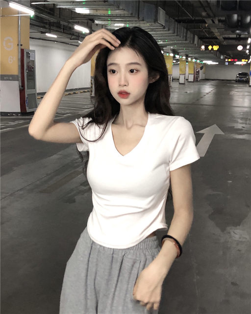 Pure Desire Style V-Neck Short-Sleeve T-Shirt for Women, White, Petite Size, New Summer Korean Version, Slim Fit, Irregular Top, Short Trendy Style