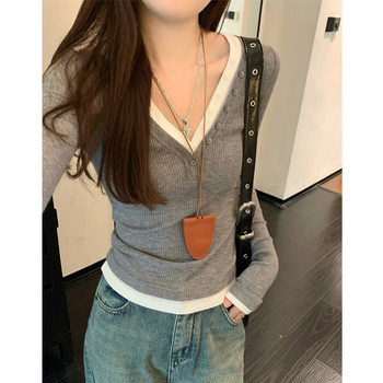 Trendy Korean Style T-Shirt for Women, 2025 Autumn, Color-Blocked V-Neck with Button Design, Faux Two-Piece, Stunning Top