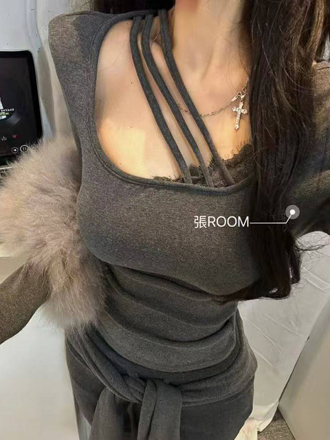 Hot Girl Sexy and Chic Beautiful T-Shirt for Women 2026 Spring New Style Irregular Design U-Neck Lace Exposed Collarbone Top