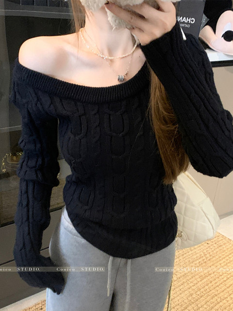 Korean Chic Twist-Knit High-End Off-Shoulder Sweater for Women 2025 Autumn and Winter Retro Hot Girl Off-Shoulder Pullover Knitwear