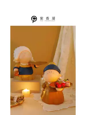 Art museum girl ornaments wearing pearl earrings Creative home soft outfit matching suit Model room entrance decoration